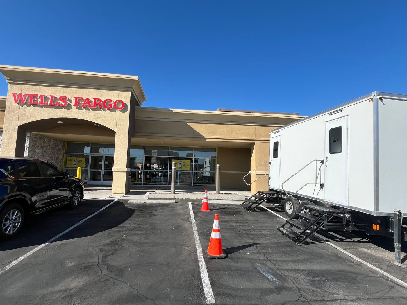 KryoFridge refrigerated trailer parked at a commercial retail lot providing temporary cold storage