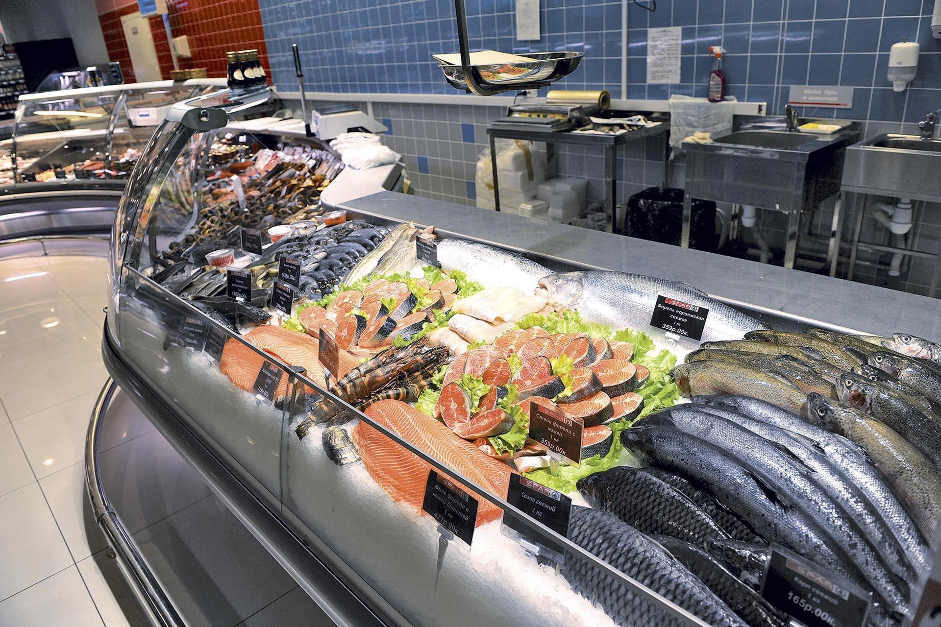 Refrigerated seafood case packed with fish and shellfish on ice at a Little Saigon market
