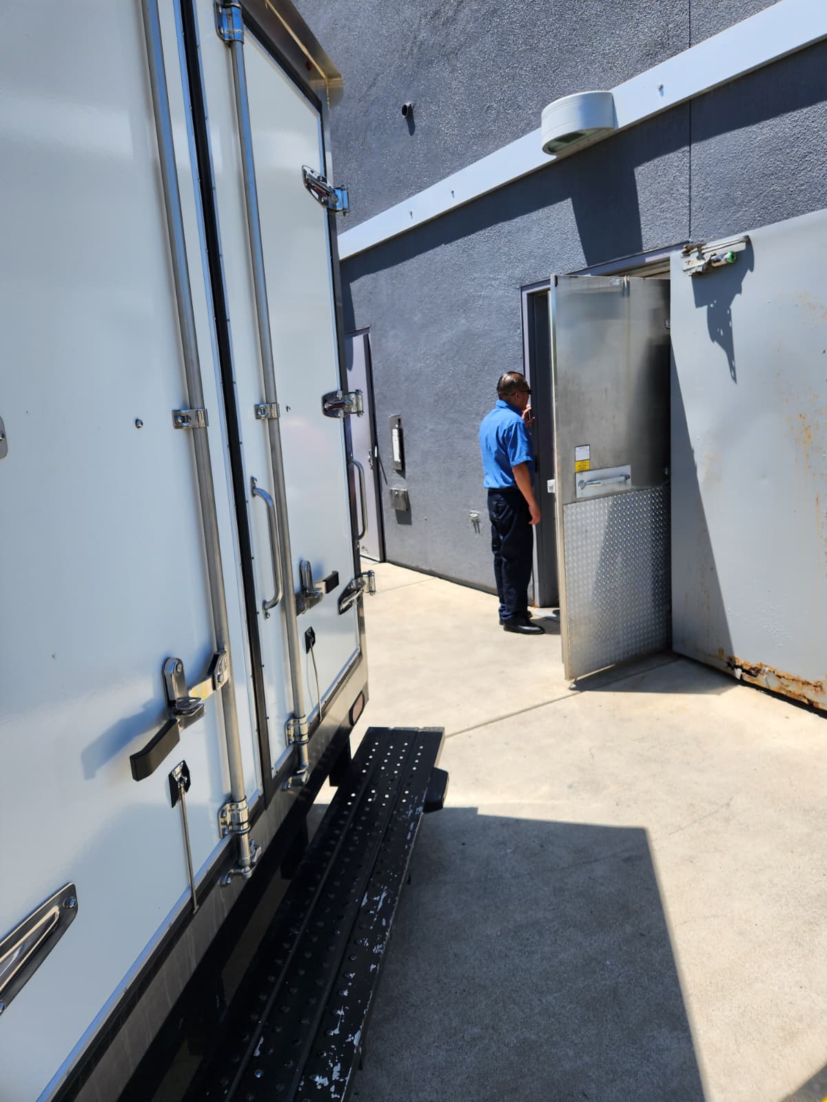 White KryoFridge reefer trailer at a loading area with a worker, ready for cold-chain backup