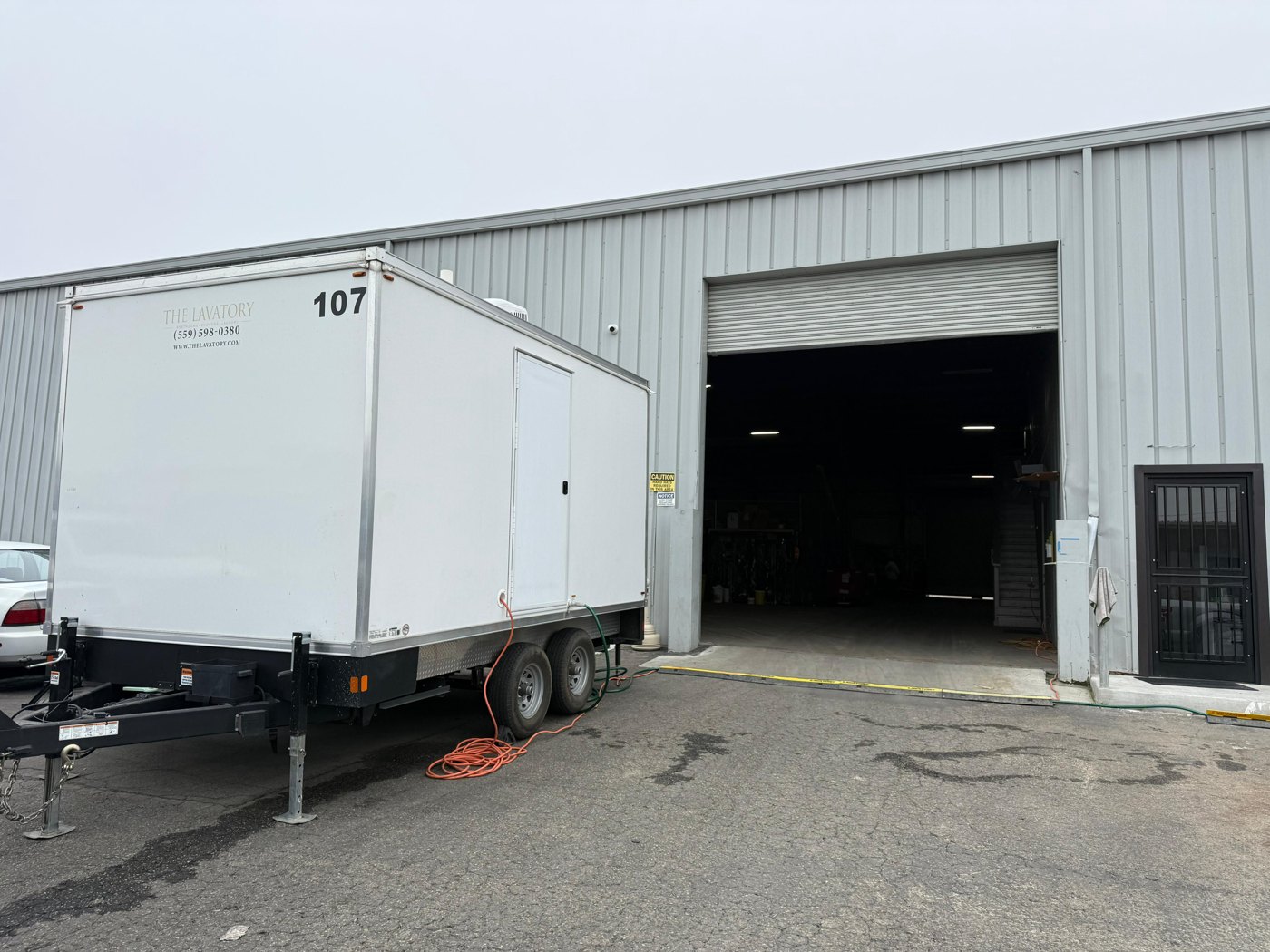 KryoFridge refrigerated trailer backed up to a warehouse roll-up door for a distribution cold-storage rental
