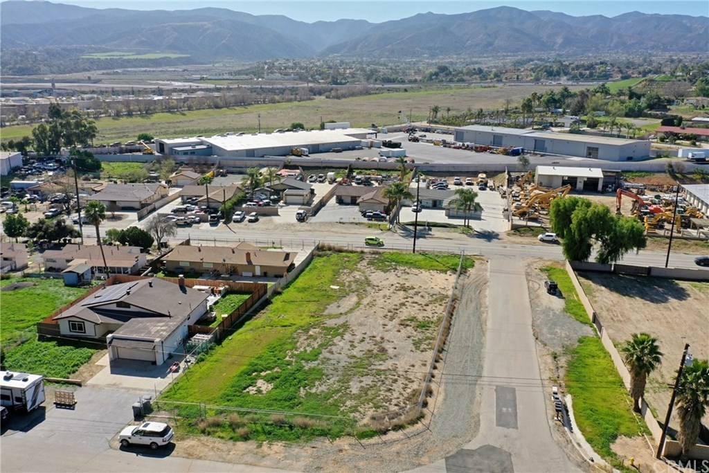 Sun-baked Temescal Valley landscape near Corona where summer heat strains refrigeration