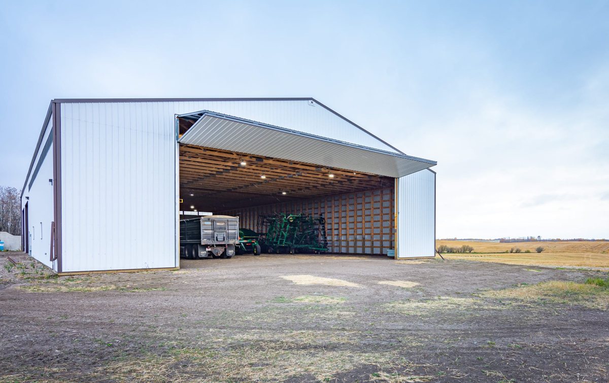 Salinas Valley produce shipper loading dock where a KryoFridge refrigeration trailer adds harvest-overflow cold storage