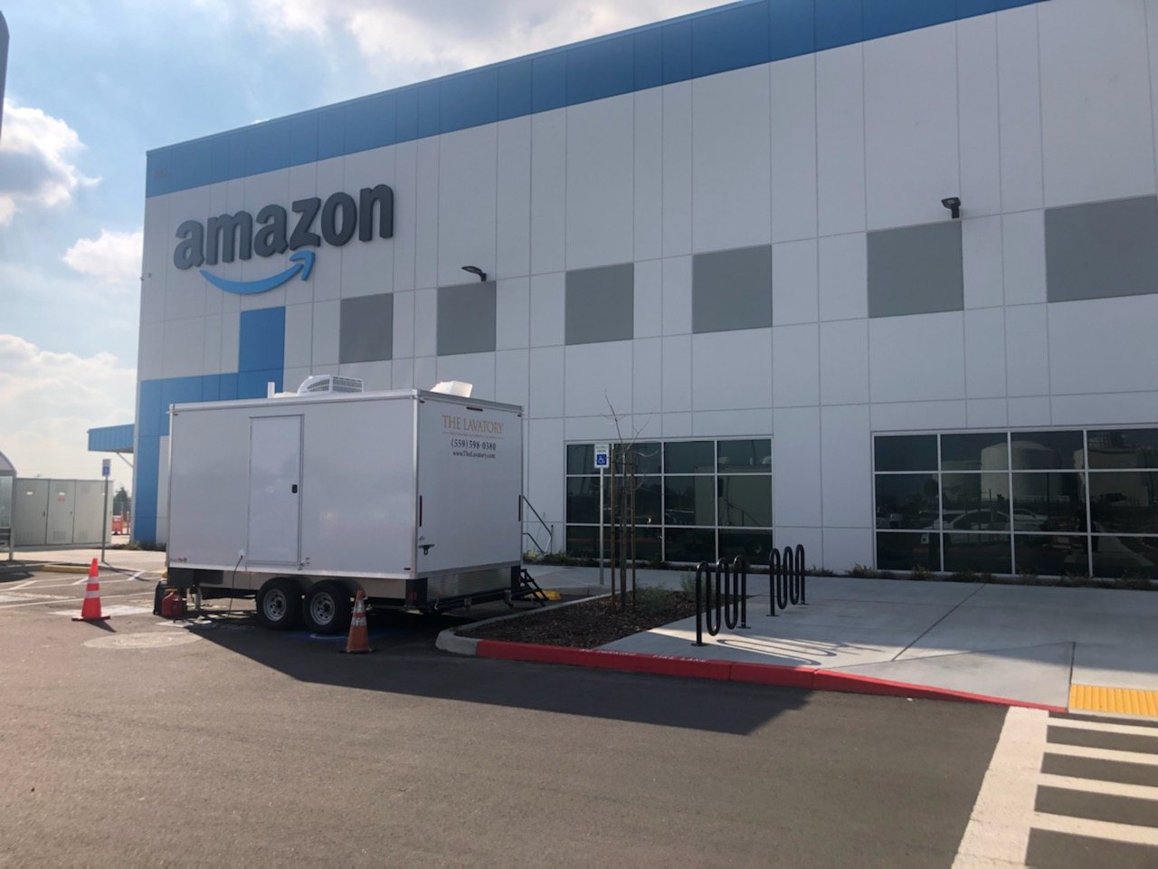 KryoFridge reefer trailer staged at an Amazon distribution facility for overflow cold-chain storage