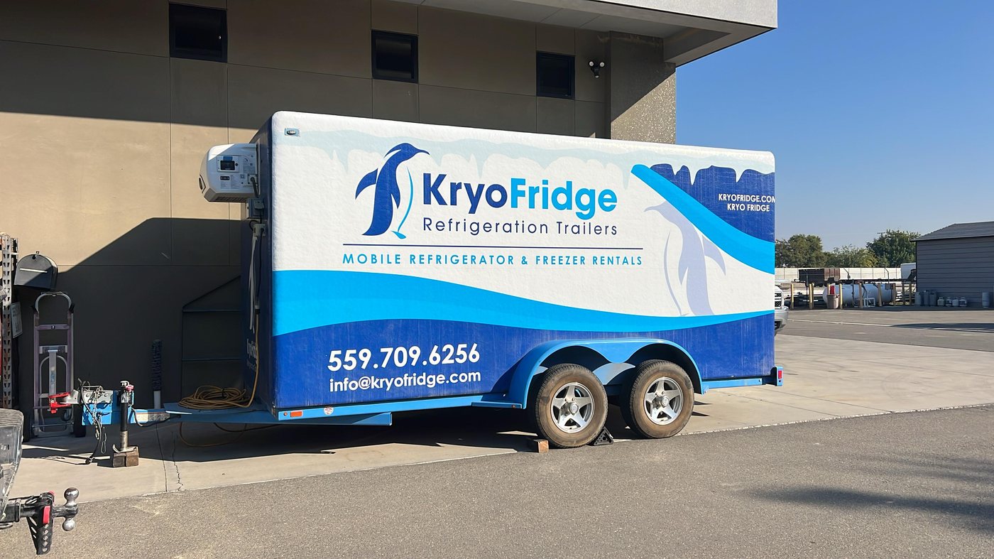 KryoFridge-branded blue and white refrigeration truck parked and ready for a Dallas–Fort Worth cold storage dispatch